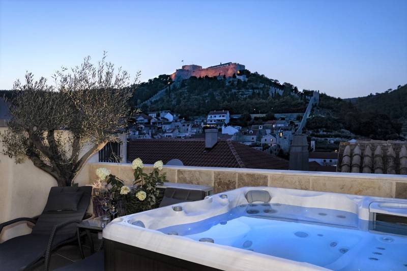 Villa Hvar town piazza