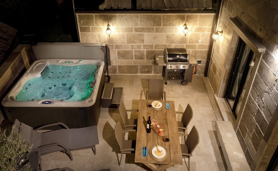 Villa Hvar dining space