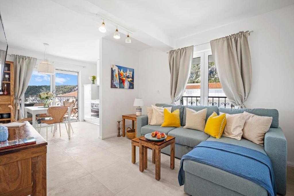 Hvar stunning seaview retreat with terrace apartment - Image 11