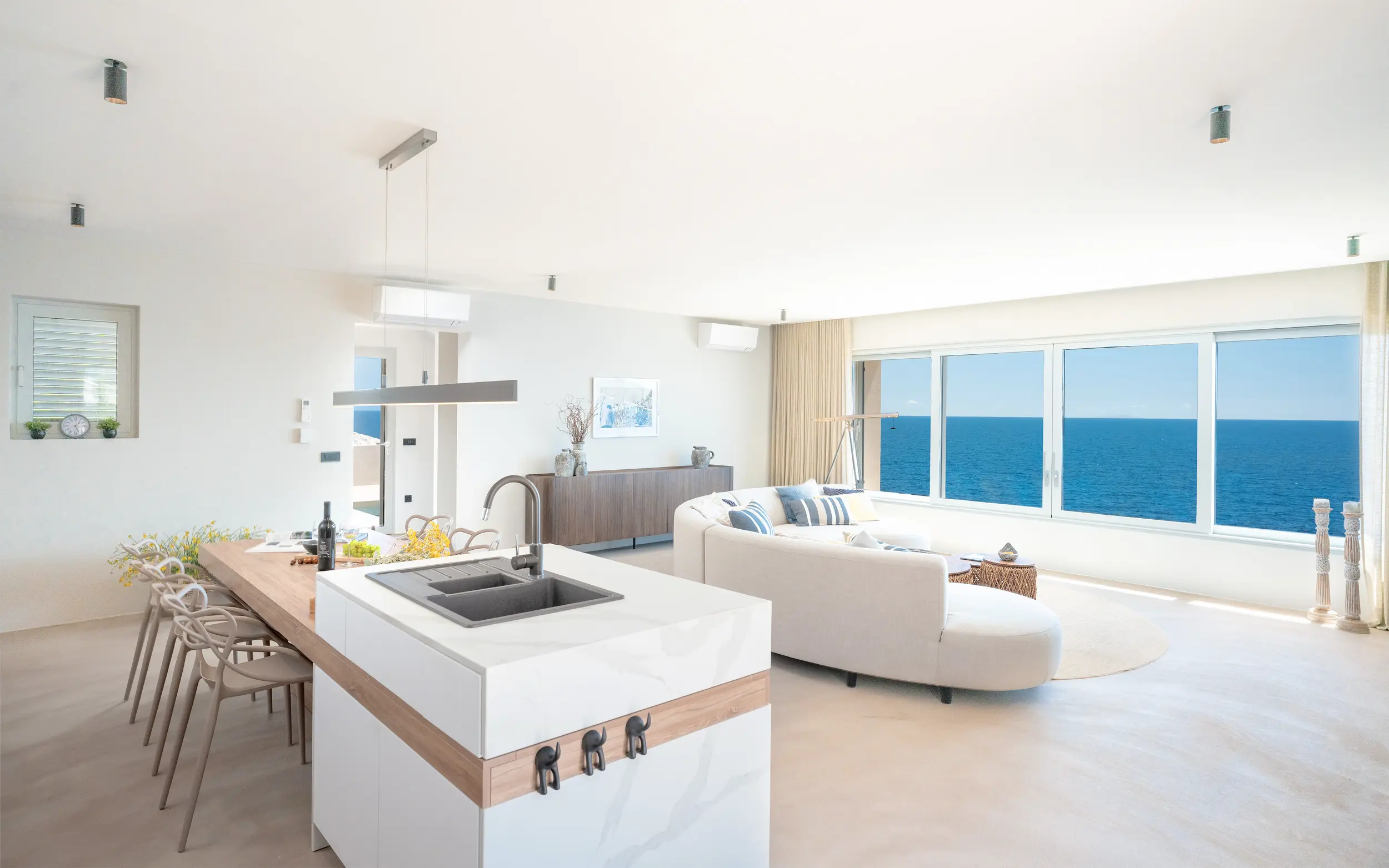 Villa Infinity Blue interior